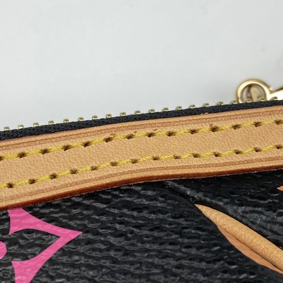 Pochette Mila Accessory Case Pouch Monogram Noir Black MM - Picture 4 of 5